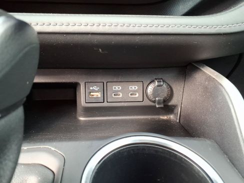 Used 2023 Toyota Highlander XLE AWD/4WD image 4