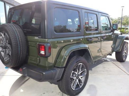 Used 2024 Jeep Wrangler Unlimited AWD/4WD image 3
