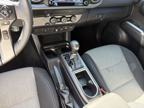 Used 2020 Toyota Tacoma TRD Sport image 9