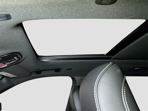 New 2025 Jeep Grand Cherokee L Limited w/ Luxury Tech Group II image 25