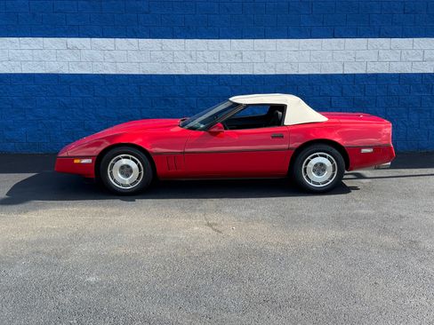 Used 1987 Chevrolet Corvette Convertible RWD image 7