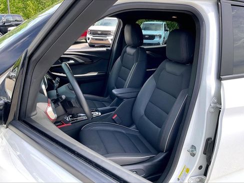 Used 2023 Chevrolet TrailBlazer RS w/ Sun and Liftgate Package AWD/4WD image 9
