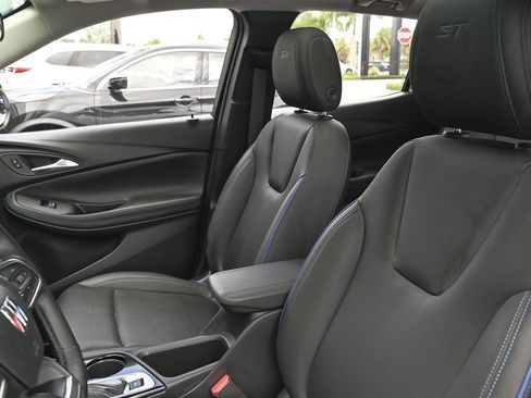 Used 2025 Buick Encore GX Sport Touring w/ Experience Buick Package FWD image 13
