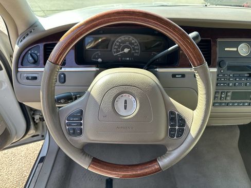 Used 2004 Lincoln Town Car Ultimate image 14