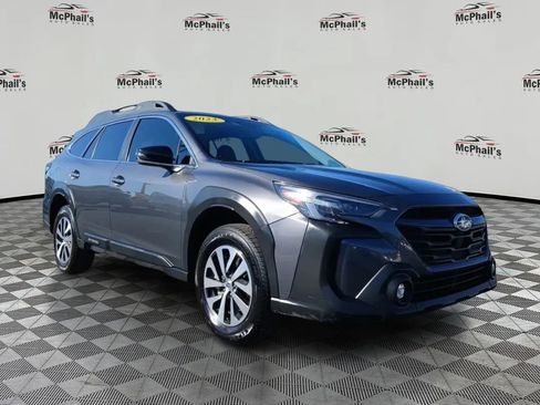 Used 2023 Subaru Outback Premium image 3