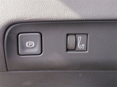 Used 2022 Buick Enclave Essence w/ Sport Touring Edition image 16