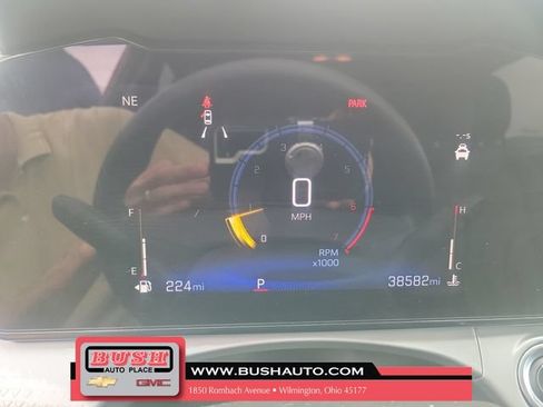 Used 2025 Chevrolet Trax LT FWD image 20