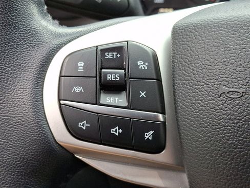Used 2023 Ford Explorer XLT w/ Equipment Group 202A AWD/4WD image 25