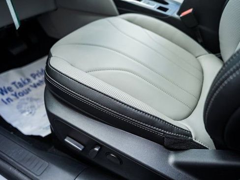 New 2025 Ford Escape SE w/ PHEV Premium Package image 47