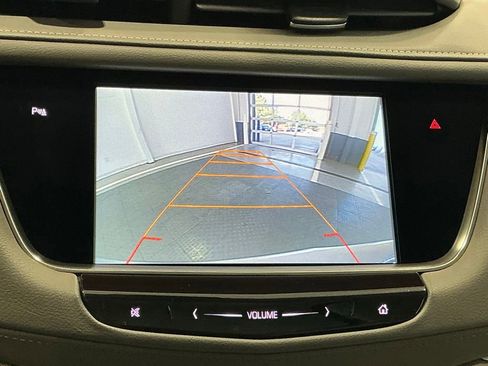 Used 2017 Cadillac XT5 Luxury w/ Driver Awareness Package FWD image 9
