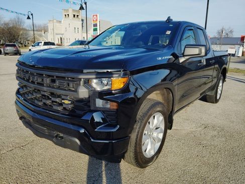 Used 2022 Chevrolet Silverado 1500 Custom image 3
