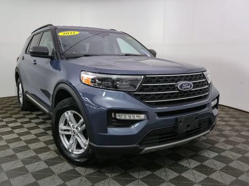 Used 2021 Ford Explorer XLT w/ Equipment Group 202A AWD/4WD image 3