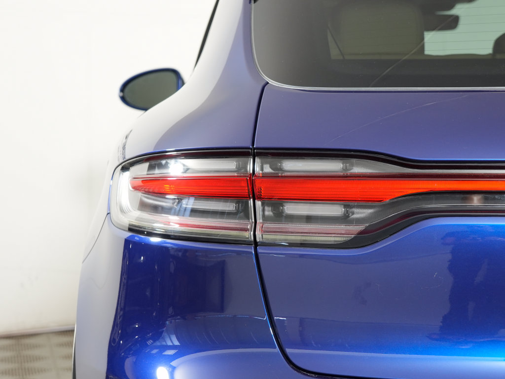 Certified 2024 Porsche Macan w/ Premium Plus Package AWD/4WD image 12