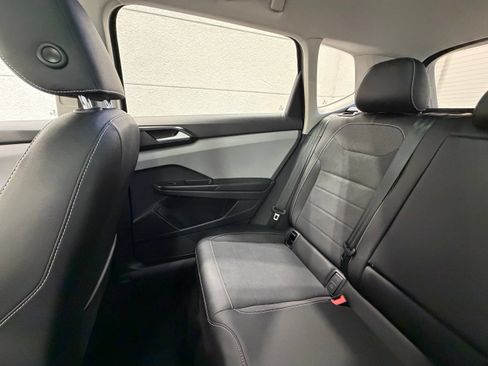 Used 2023 Volkswagen Taos SE w/ Panoramic Sunroof Package FWD image 32