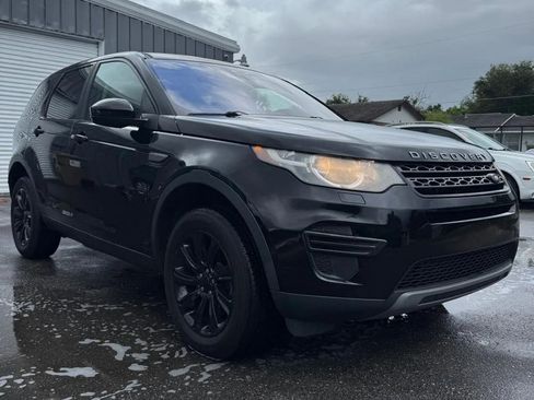 Used 2017 Land Rover Discovery Sport SE AWD/4WD image 2