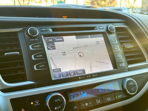 Used 2016 Toyota Highlander XLE image 26