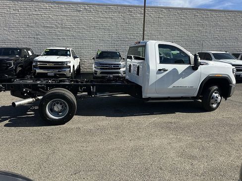 New 2026 GMC Sierra 3500 Pro AWD/4WD image 3