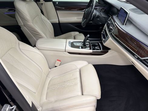 Used 2021 BMW 750i xDrive w/ Executive Package AWD/4WD image 24