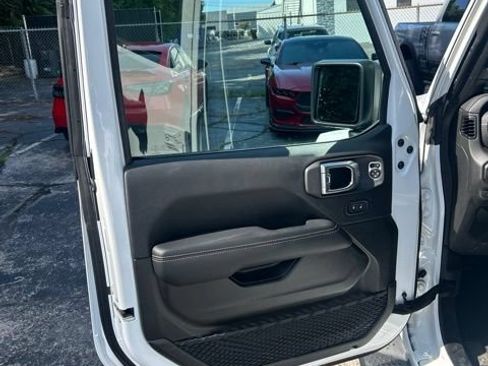 Used 2023 Jeep Wrangler Unlimited Sahara w/ Cold Weather Group AWD/4WD image 12