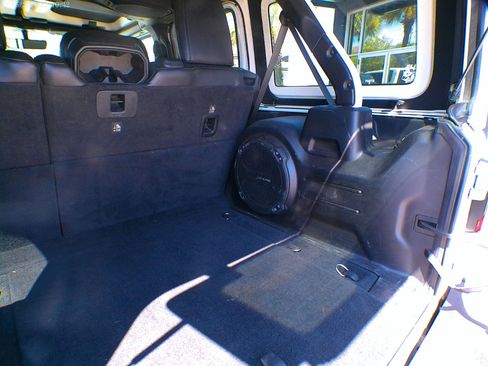 Used 2018 Jeep Wrangler Unlimited Rubicon image 12