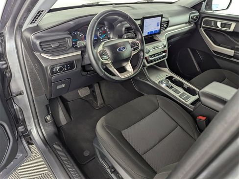 Used 2024 Ford Explorer XLT image 11