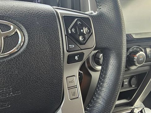Used 2022 Toyota 4Runner SR5 AWD/4WD image 33