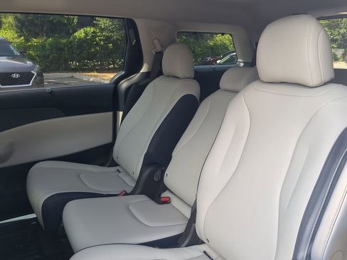 New 2026 Kia Carnival EX image 12