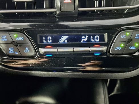Used 2018 Toyota C-HR XLE FWD image 25