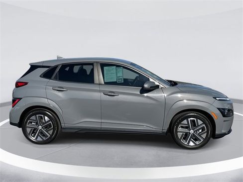Used 2023 Hyundai Kona SE image 4