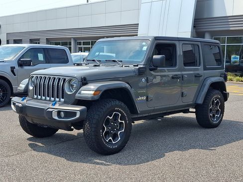 Used 2023 Jeep Wrangler Unlimited Sahara w/ Cold Weather Group AWD/4WD image 5