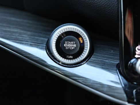 Used 2022 Jeep Wagoneer Series III w/ Flexible Seating Group image 34