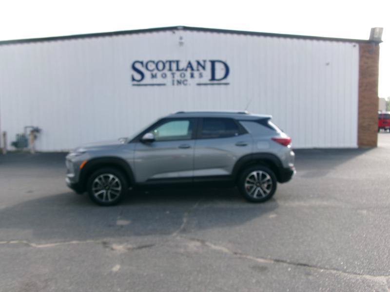 Used 2025 Chevrolet TrailBlazer LT AWD/4WD image 1