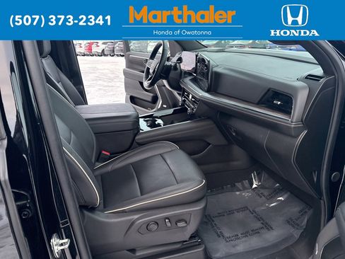 Used 2025 Chevrolet Suburban Premier image 23