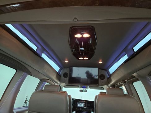 Used 2023 GMC Savana 2500 image 10