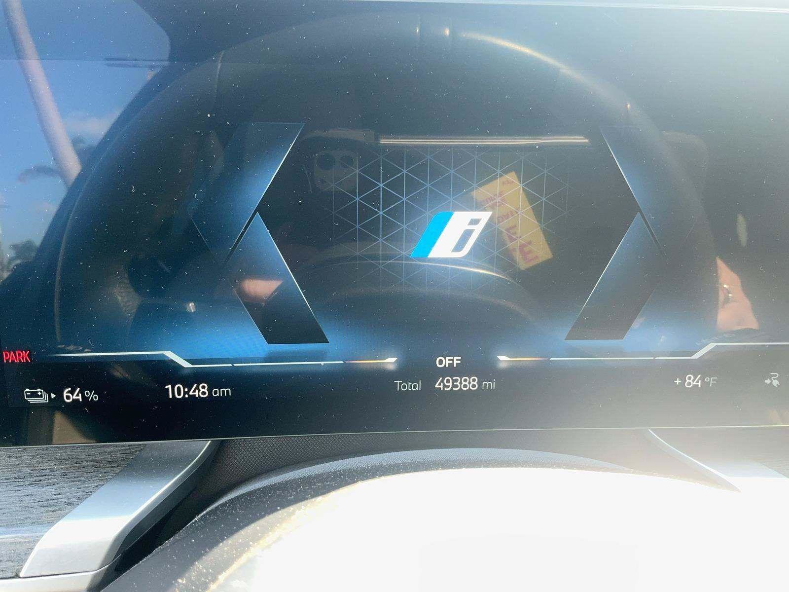 Used 2023 BMW i7 xDrive60 AWD/4WD image 3