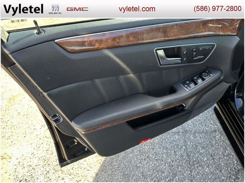 Used 2013 Mercedes-Benz E 350 4MATIC Sedan image 16