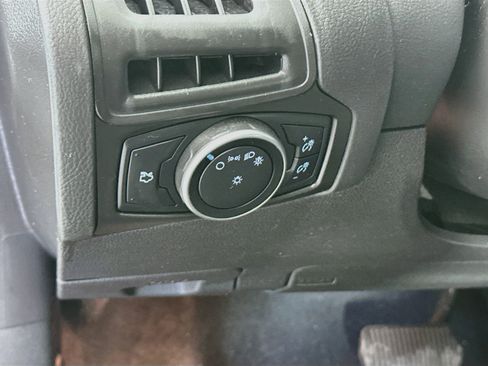 Used 2015 Ford Focus SE FWD image 16