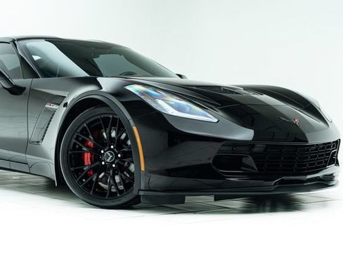 Used 2015 Chevrolet Corvette Z06 w/ 3LZ Preferred Equipment Group RWD image 4