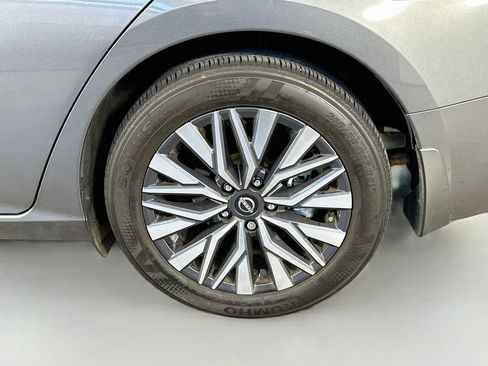 Used 2024 Nissan Altima 2.5 SV w/ SV Premium Package FWD image 33