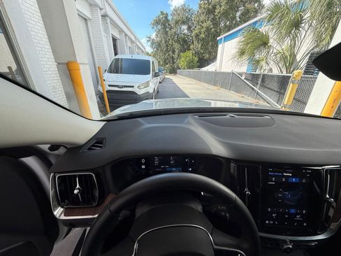 Used 2025 Volvo V60 B5 Cross Country Plus image 34