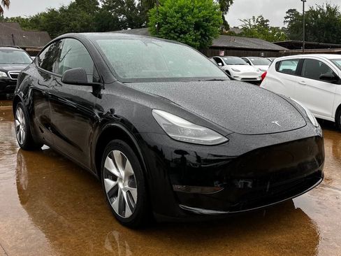 Used 2024 Tesla Model Y 2WD image 4
