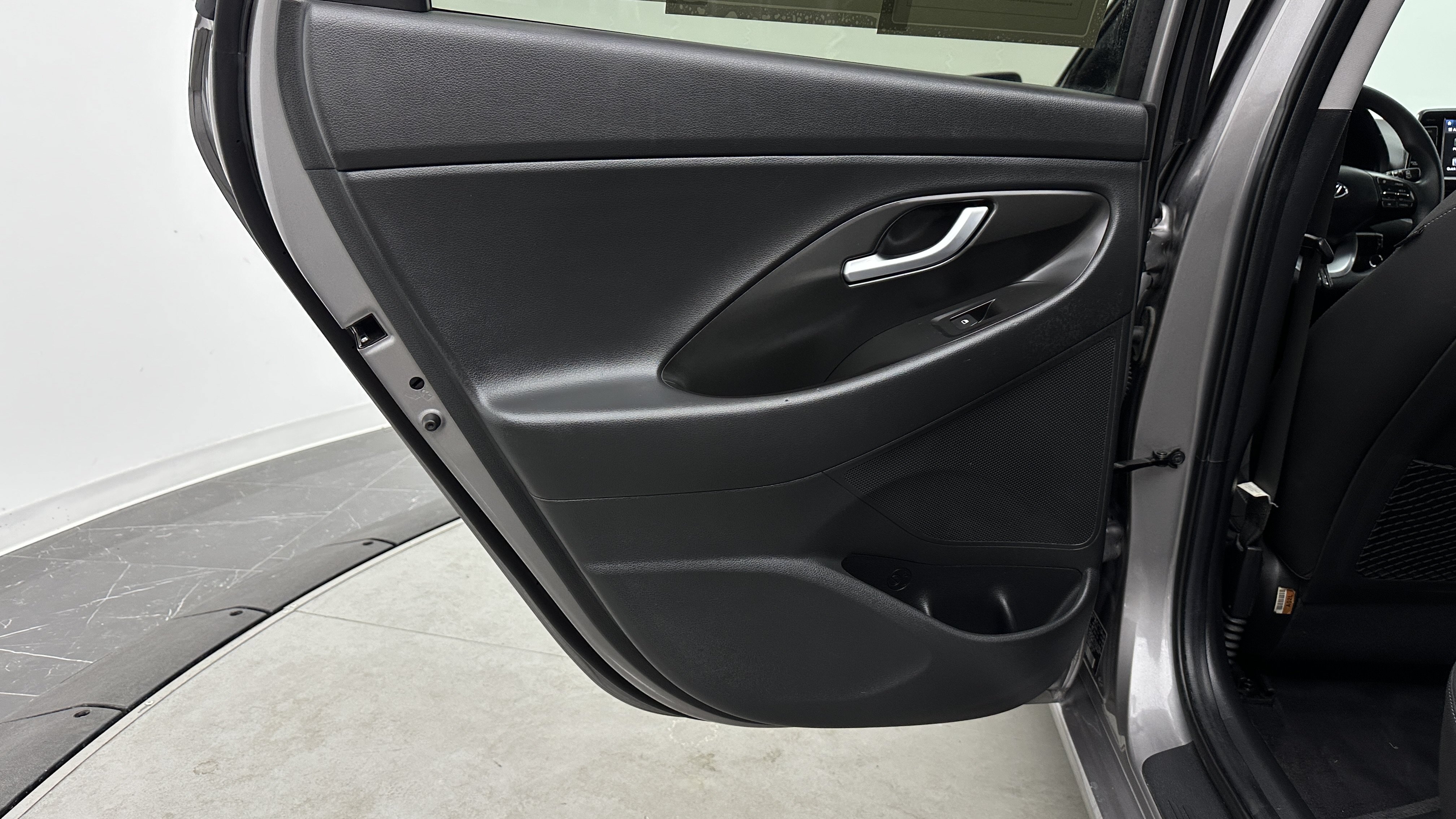 Used 2020 Hyundai Elantra GT FWD image 23