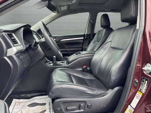 Used 2019 Toyota Highlander XLE image 12
