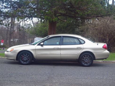 Used 2000 Ford Taurus SES image 2