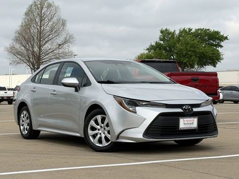 Used 2024 Toyota Corolla LE FWD image 2