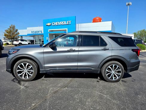 Used 2025 Ford Explorer ST-Line AWD/4WD image 3