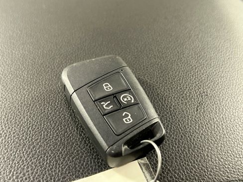 Used 2024 Volkswagen Tiguan SE R-Line image 30