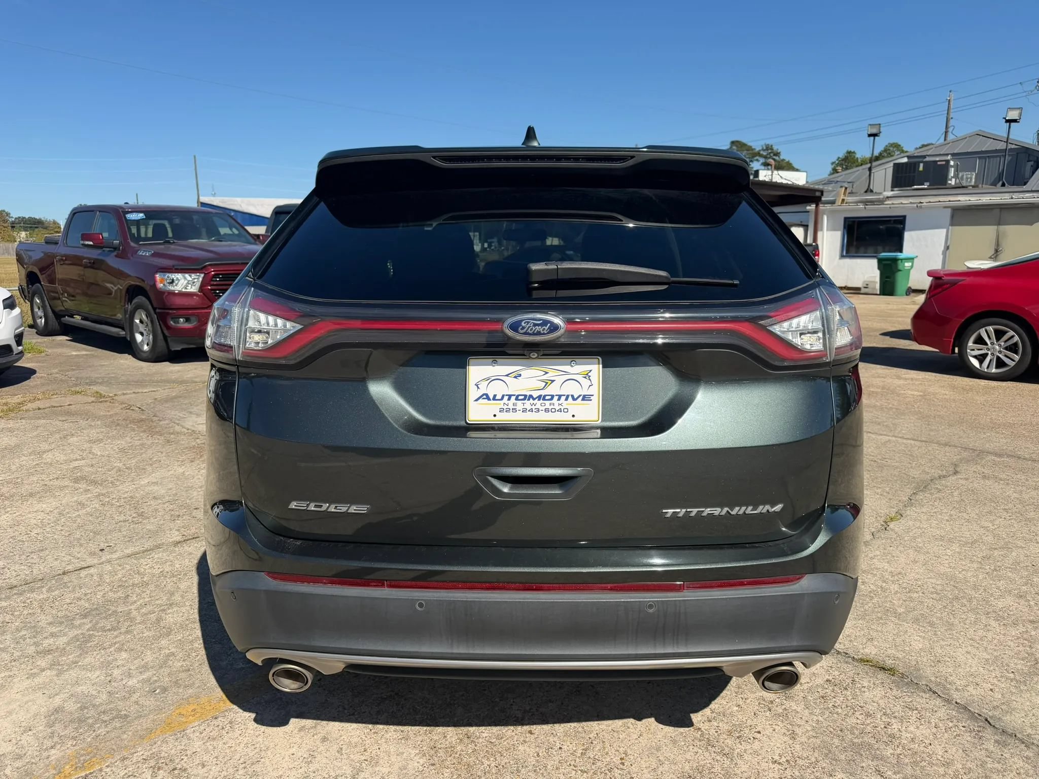 Used 2015 Ford Edge Titanium w/ Technology Package FWD image 4