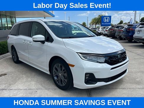 Used 2025 Honda Odyssey Touring image 3