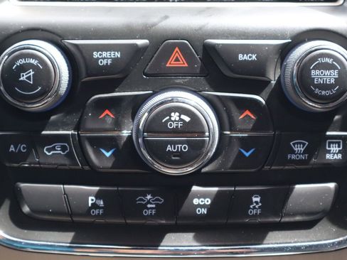 Used 2014 Jeep Grand Cherokee Overland AWD/4WD image 19